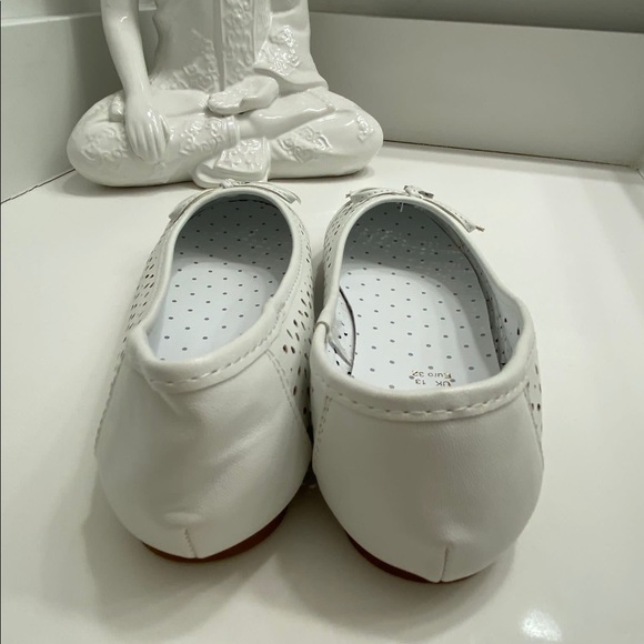 Perfect for Holidays Monsoon (UK brand)shoes with bow and a heart at front - Picture 3 of 6